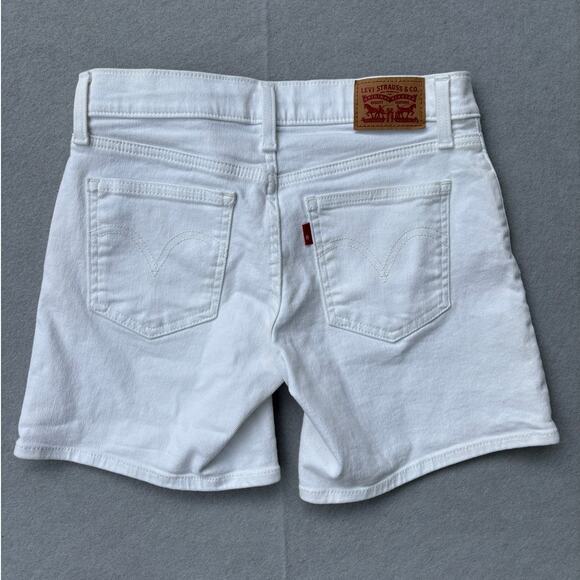 Women's White Denim Levi's jean shorts size 27 - Picture 2 of 7